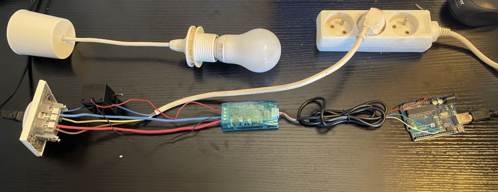 Montage PZEM avec une charge lampe